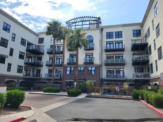 property at 914 E Osborn Rd