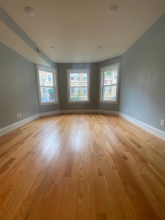 147 Kelton St, Unit 2 in Boston, MA - Foto de edificio - Building Photo