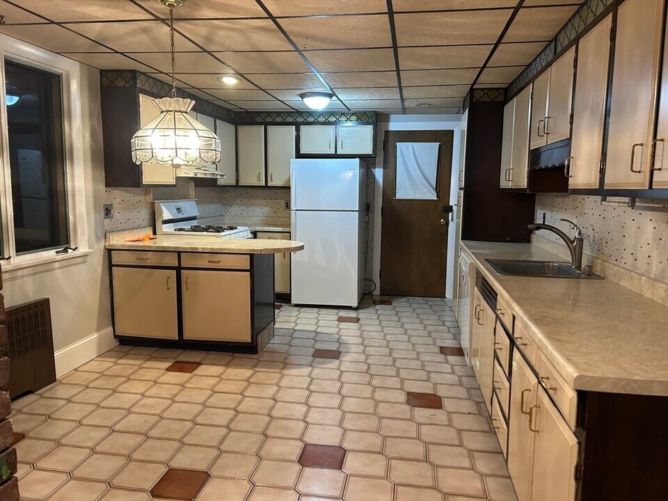 141 Belmont St-Unit -1 in Everett, MA - Building Photo