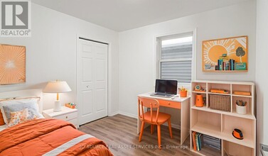 18 Louise Ln in Orillia, ON - Building Photo - Building Photo