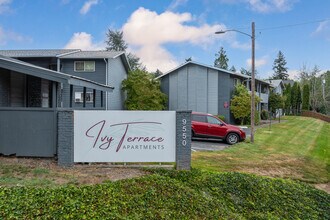 Ivy Terrace Apartments in Portland, OR - Foto de edificio - Building Photo