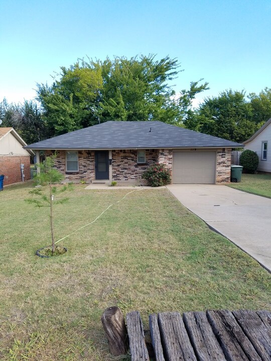 119 W Clegern Ave in Edmond, OK - Building Photo