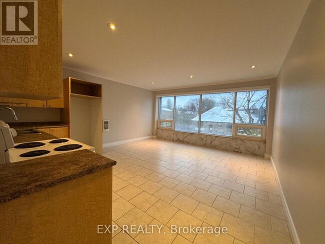 258-258 Lakeshore Rd E