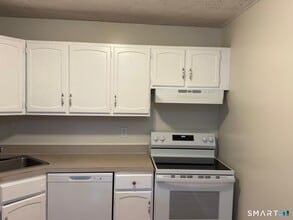 1274 E Main St in Meriden, CT - Building Photo - Building Photo