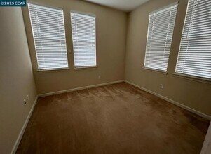 911 Madrone Ave in Vallejo, CA - Building Photo - Building Photo