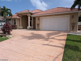 161 SE 17th St in Cape Coral, FL - Building Photo