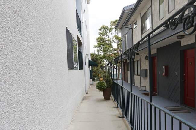 Bright Large Units With Extended Balconies in Santa Monica, CA - Building Photo - Interior Photo