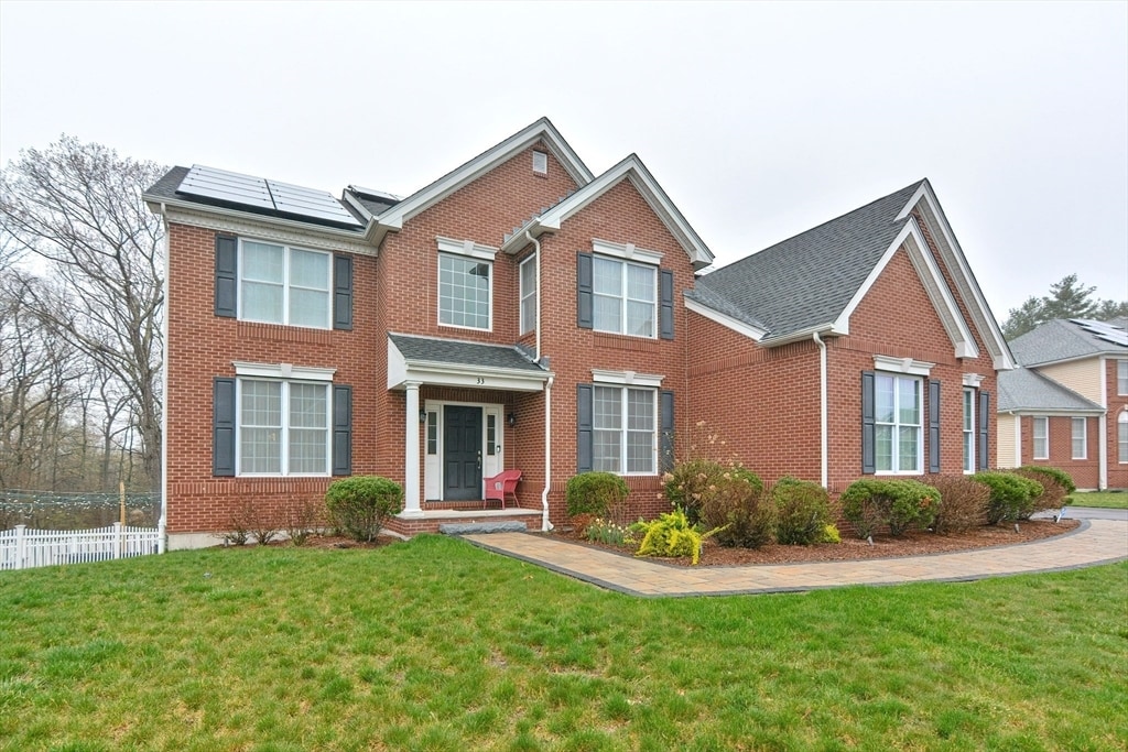 33 Anderson Way in Walpole, MA - Building Photo