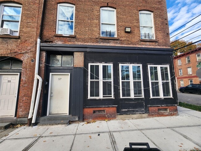57 Carpenter Ave in Newburgh, NY - Building Photo - Building Photo