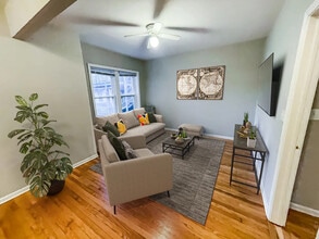 728 W Barry Ave, Unit 722-3W in Chicago, IL - Foto de edificio - Building Photo