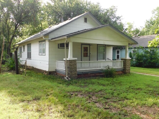 property at 418 N Topeka St