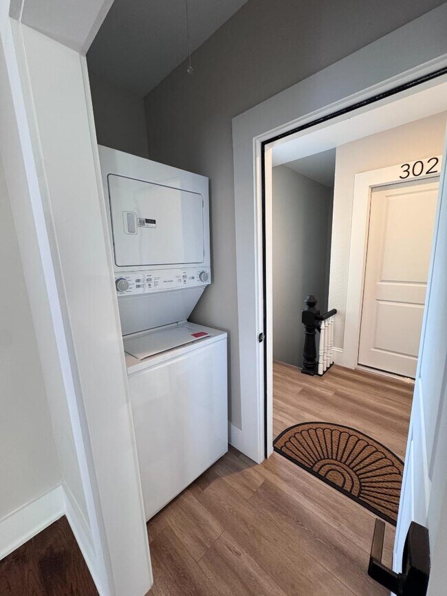 300 E 3rd St in Jacksonville, FL - Building Photo - Building Photo