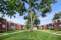 Matawan Court Apartments in Matawan, NJ - Foto de edificio - Building Photo