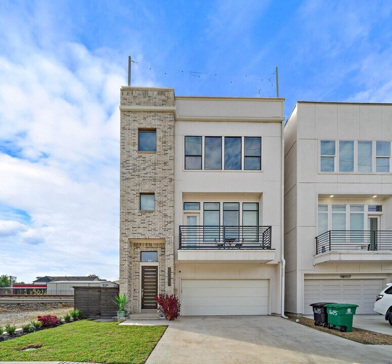 1603 Holly St in Houston, TX - Building Photo