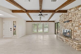 106 Cross Bow in Horseshoe Bay, TX - Building Photo - Building Photo