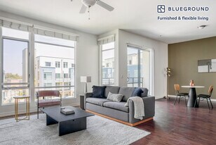 4055 Redwood Ave in Los Angeles, CA - Building Photo