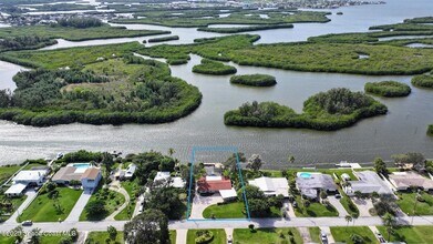 778 Nassau Rd in Cocoa Beach, FL - Foto de edificio - Building Photo