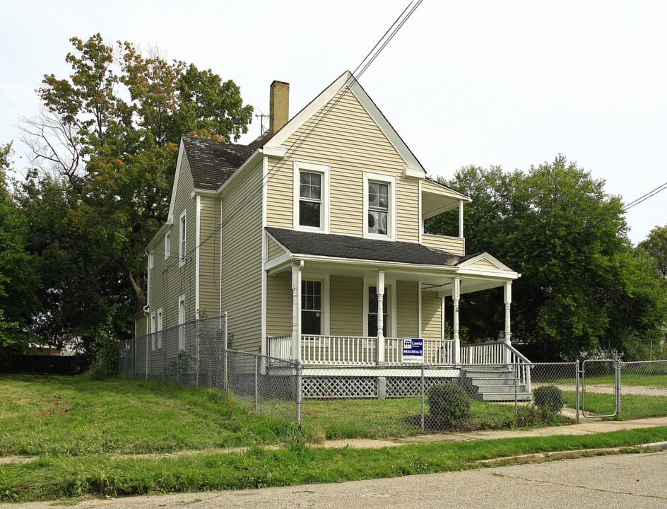 1331-1333 Russell Rd in Cleveland, OH - Building Photo