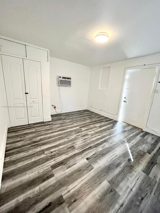 1648 NE 172nd St in North Miami Beach, FL - Building Photo