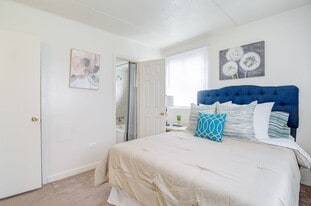 Sedgefield Apartments in Charleston, SC - Building Photo