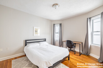 17 Cawfield St, Unit 2 in Boston, MA - Foto de edificio - Building Photo