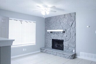 412 Hollandale Cir in Arlington, TX - Building Photo - Building Photo