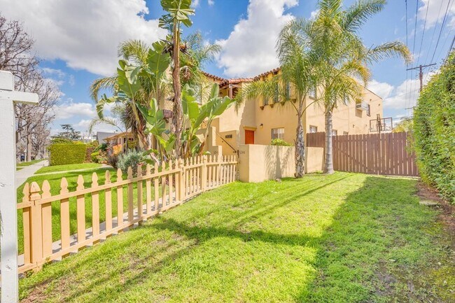 1248 S Point View St in Los Angeles, CA - Building Photo - Building Photo