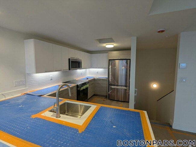 1079 Commonwealth Ave