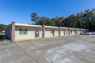 New River Apartments in Gonzales, LA - Building Photo - Primary Photo