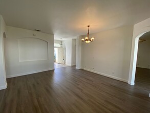9436 Winding River Way in Elk Grove, CA - Building Photo - Building Photo