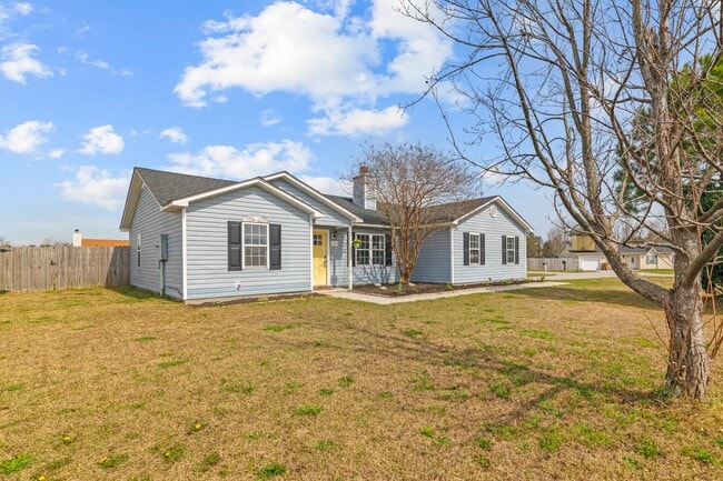 101 N Ivy Dr in Hubert, NC - Building Photo - Building Photo