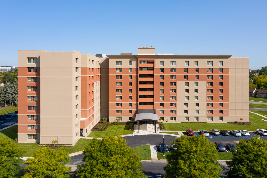 Brashear Tower - Ages 62+ Senior Apartments in Livonia, MI - Foto de edificio