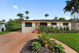 6331 SW 18th St in Miami, FL - Building Photo - Building Photo