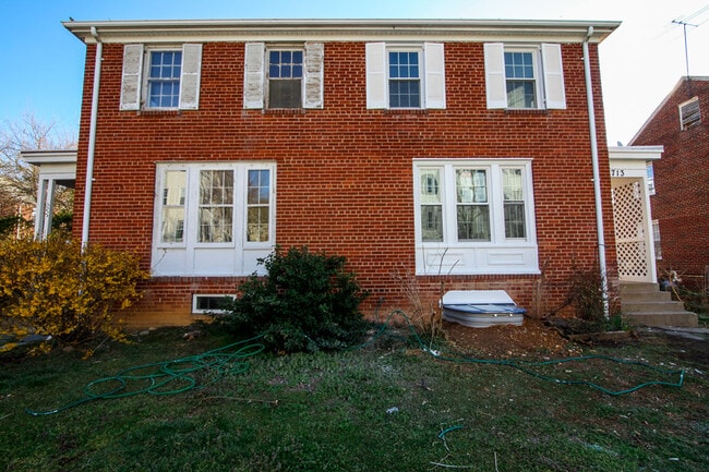 2713 South Veitch Street in Arlington, VA - Foto de edificio - Building Photo