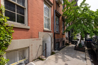 739 Greenwich St in New York, NY - Building Photo - Building Photo