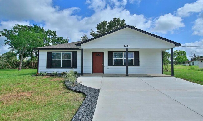 1440 Shepard St in Hempstead, TX - Building Photo - Building Photo