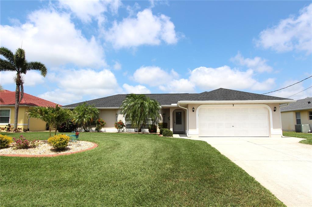 7 Medalist Ct in Rotonda West, FL - Building Photo