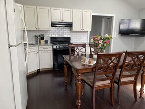35 Taylor Pl in Branford, CT - Foto de edificio - Building Photo