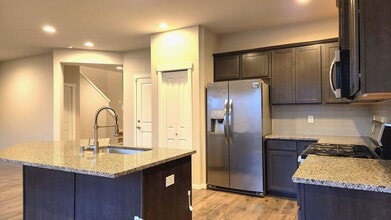 6934 Oleander Ave NE in Lacey, WA - Building Photo - Building Photo
