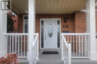 252 Stonebridge Dr in Markham, ON - Building Photo - Building Photo