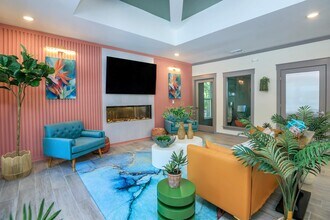 Azalea Place in Tallahassee, FL - Foto de edificio - Building Photo