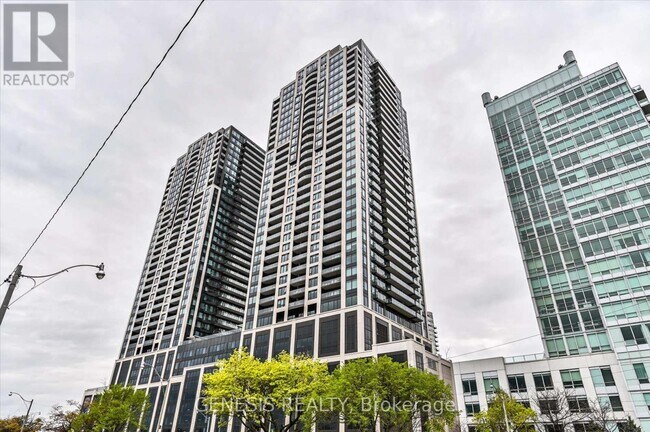 1926-1926 Lake Shore Blvd W in Toronto, ON - Building Photo - Building Photo