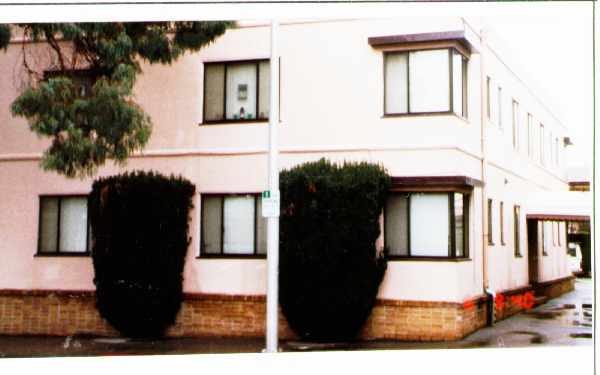 1305 Solano Ave in Albany, CA - Foto de edificio - Building Photo