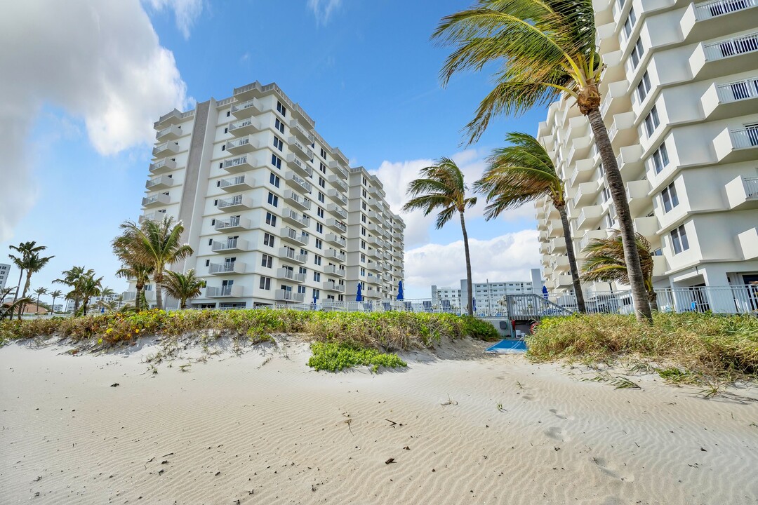 3301 S Ocean Blvd, Unit 104 in Highland Beach, FL - Building Photo