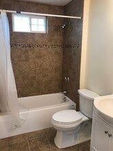 14-16 Phillips Street, Unit 14 in Lowell, MA - Foto de edificio - Building Photo