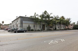 5166-5182 Franklin Ave in Los Angeles, CA - Building Photo