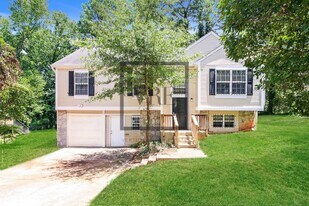 3696 Dogwood Farm Rd in Decatur, GA - Building Photo