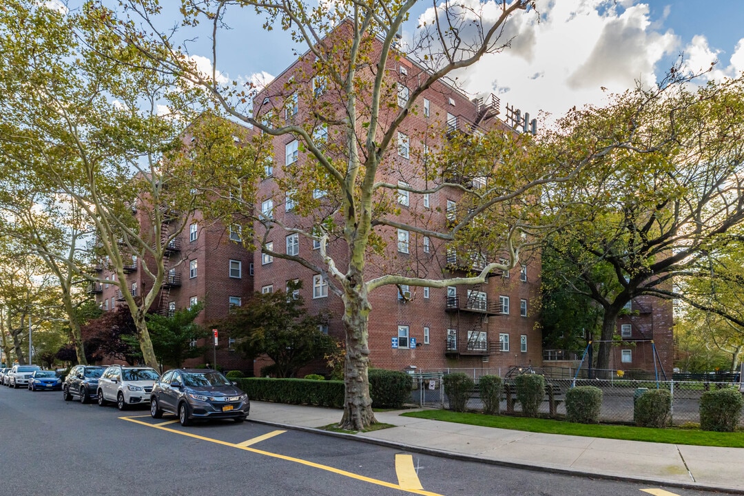 6610 149th St in Flushing, NY - Building Photo