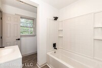 634 Woodburn Dr photo'