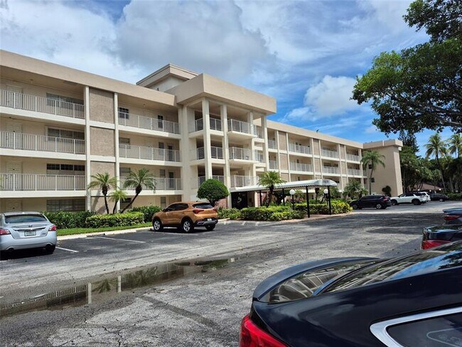 property at 3151 S Palm Aire Dr